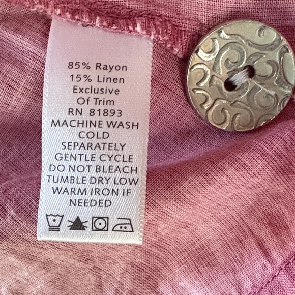 Motto Button Down Short Sleeved Top With Ruffles and Heavy Buttons Small - Picture 4 of 11